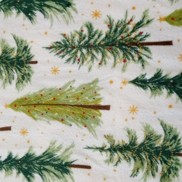🎁 Holiday Trees Plush Throw Blanket - Picture 2 of 4